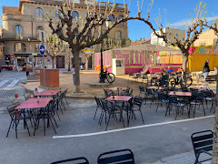 Bar Restaurant La Plaça/ gr5 /antic cafè d