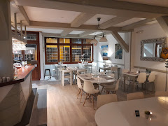 Toch Restobar Steak House