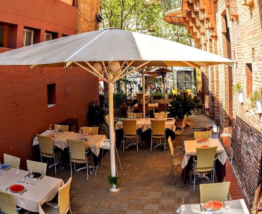 6Q Restaurant Modernista